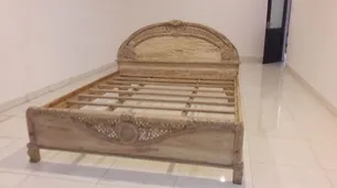Bed with carved arched headboard, reference BD18-10