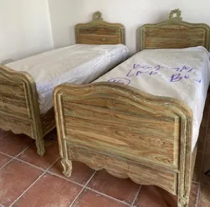 Carved natural single beds, reference GR8
