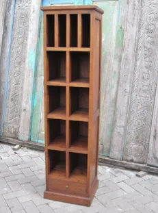 Narrow cube tower