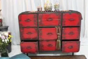 Red lacquered drawer chest