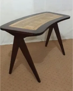 Console with splayed legs, reference AD15-T