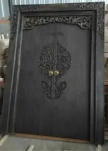 Black carved door, reference DO100