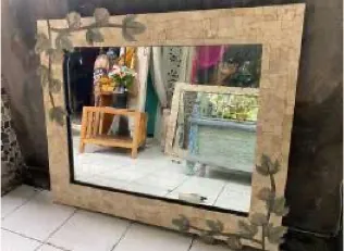 Shell-inlay mirror, reference MR20-4