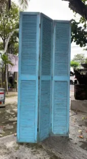 Three-panel blue louvred screen, reference SK21-17