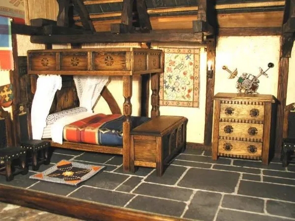 Miniature reproduction of a medieval bed - The History of Furniture Middle Ages, Kaliuda Gallery Bali