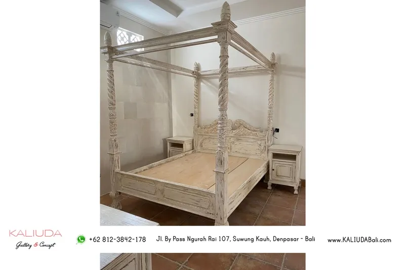 Poster bed and 2 Side tables at Main Bedroom for Private Residence in Sanur, Bali by Kaliuda Gallery